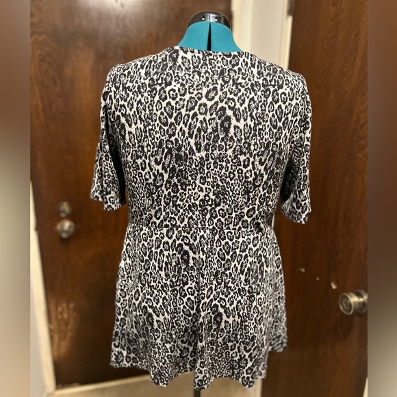 Torrid Grey Leopard Print Studio Knit Top - Picture 6 of 10